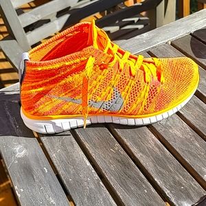 Nike Womens Flyknit Chukka Lace Up Running Sneaker, size 6.5